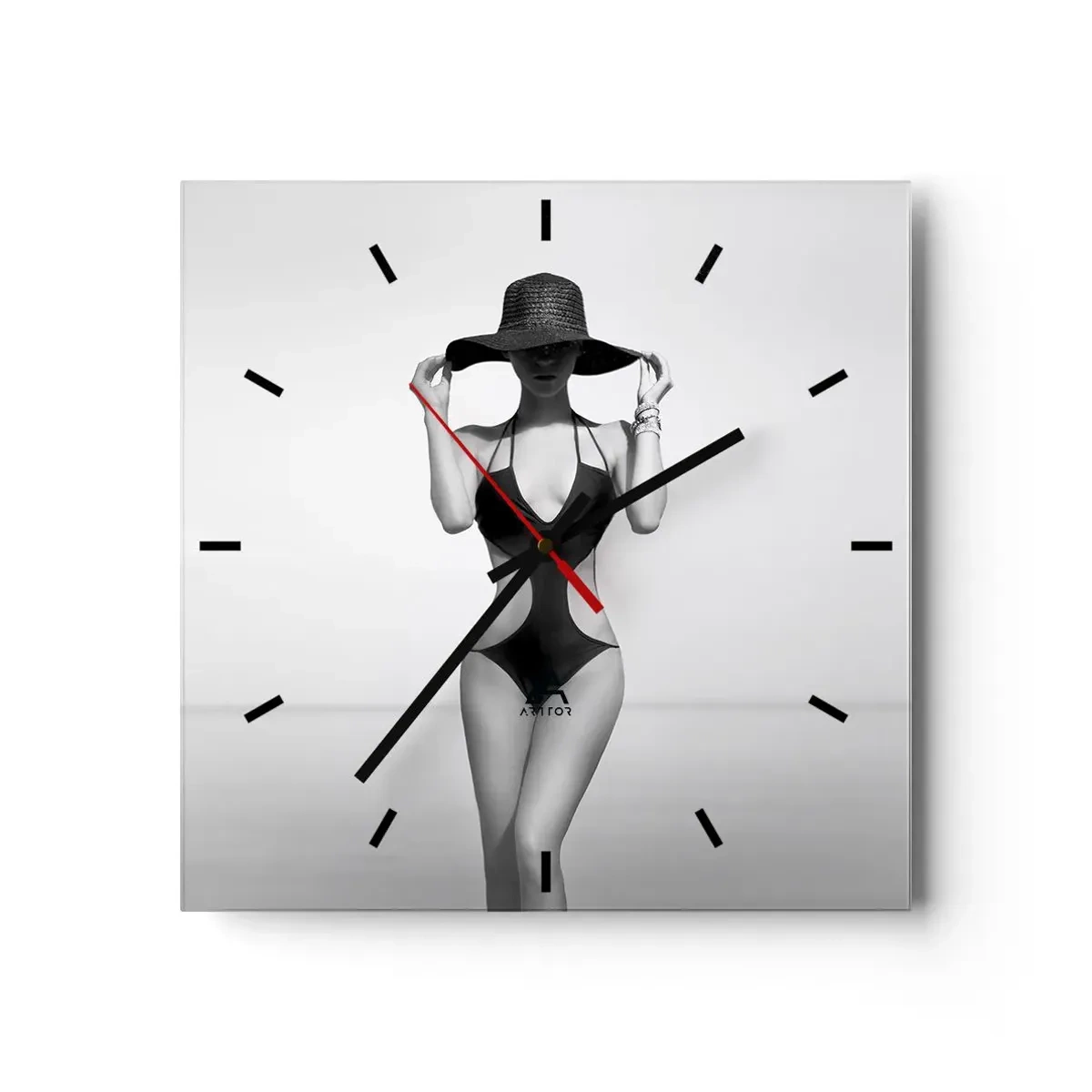 Reloj de pared - Reloj de vidrio - Silueta en blanco y negro de una mujer con sombrero contra el fondo del mar. - 30x30cm - Mi nombre es Elegancia - Decoración de pared moderna para salón y dormitorio ARTTOR