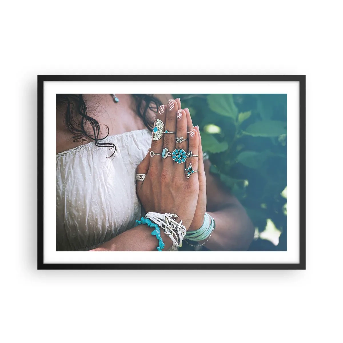 Póster en marco negro - Manos decoradas con joyas boho - 70x50cm - Conocimiento interior - Decoración de pared moderna para salón y dormitorio ARTTOR