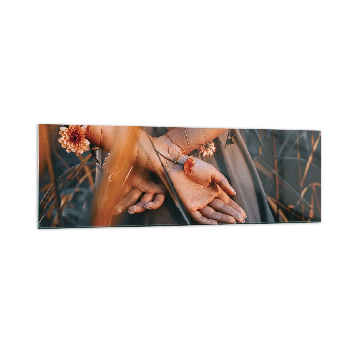 Cuadro sobre vidrio - Impresiones sobre Vidrio - Manos sensuales con flores en un entorno natural. - 160x50cm - Conectada con la naturaleza - Decoración de pared moderna para salón y dormitorio ARTTOR