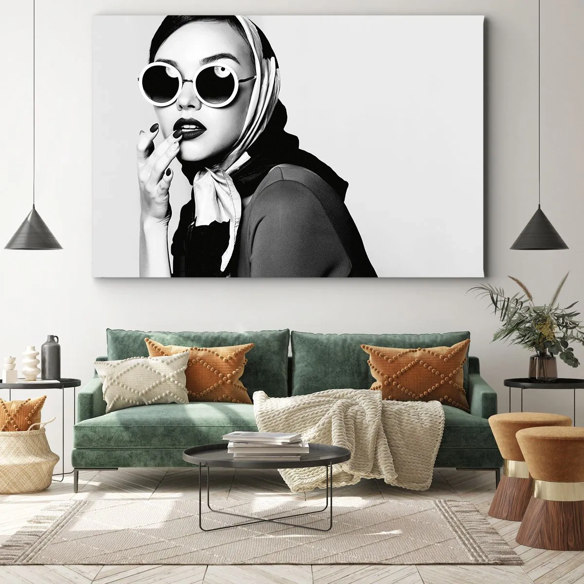 Cuadro sobre lienzo - Impresión de Imagen - Retrato en blanco y negro de una mujer con gafas y pañuelo en la cabeza. - 70x50cm - Saludos desde los años 60 - Decoración de pared moderna para salón y dormitorio ARTTOR