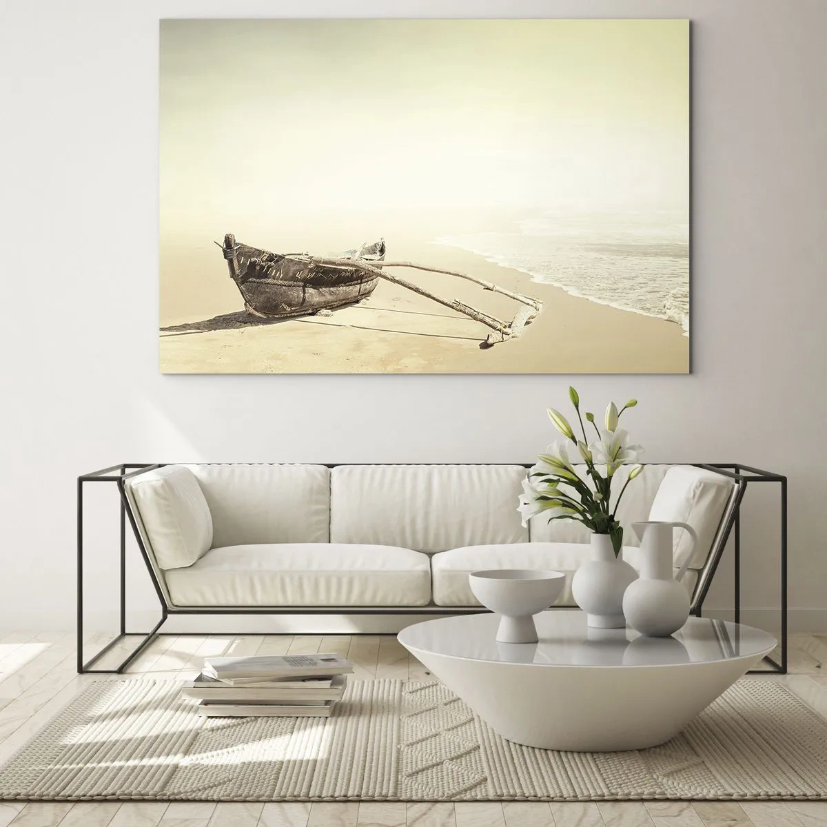 Cuadro sobre vidrio - Impresiones sobre Vidrio - Un viejo barco pesquero en la arena junto a la orilla del mar. - 100x70cm - Un recuerdo de los mares del sur - Decoración de pared moderna para salón y dormitorio ARTTOR