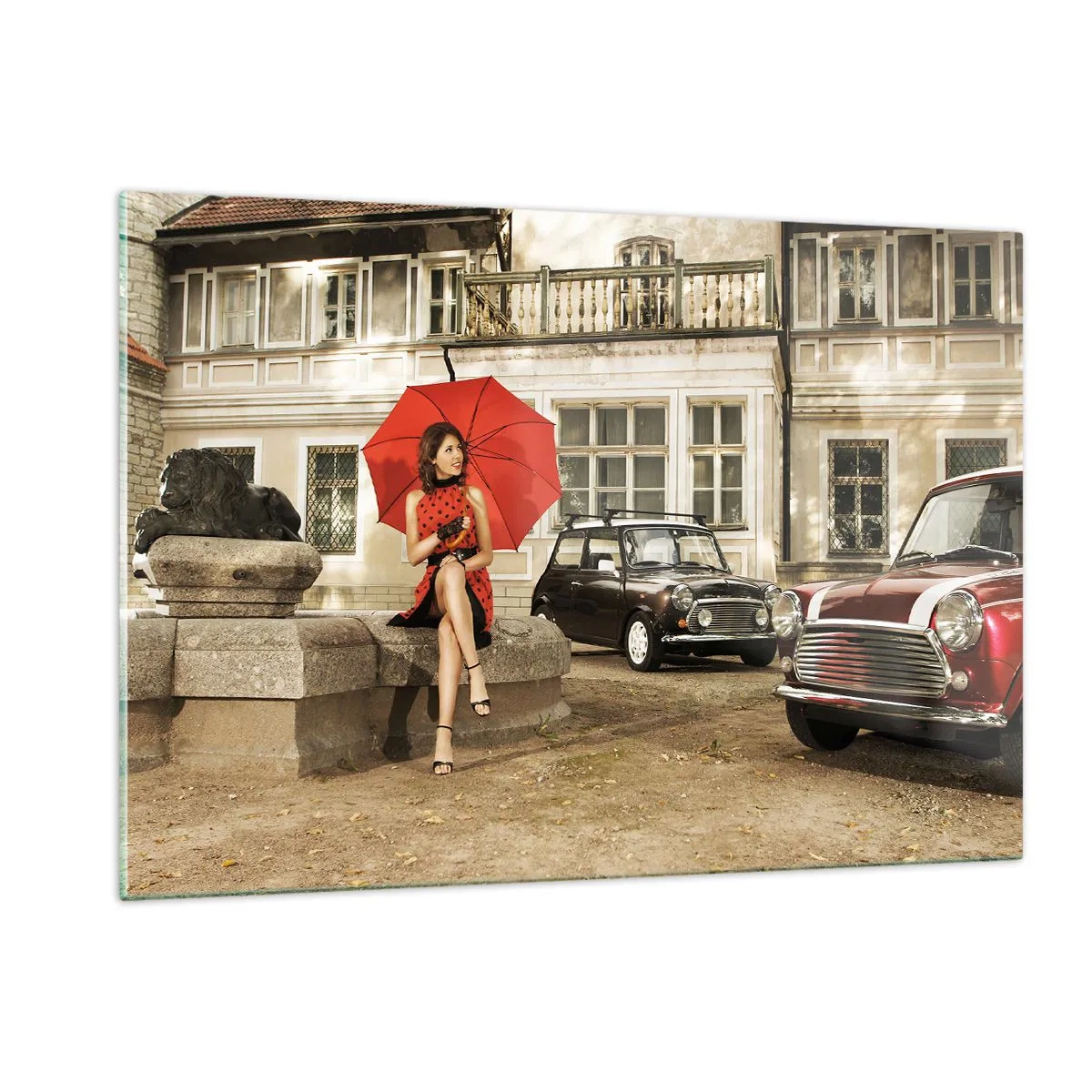 Cuadro sobre vidrio - Impresiones sobre Vidrio - Mujer con paraguas rojo y coches clásicos - 120x80cm - Un mini viaje sentimental - Decoración de pared moderna para salón y dormitorio ARTTOR