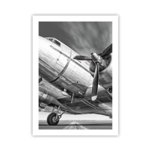 Póster - Una fotografía en blanco y negro de cerca de un avión clásico. - 50x70cm - Siempre listo para volar - Decoración de pared moderna para salón y dormitorio ARTTOR