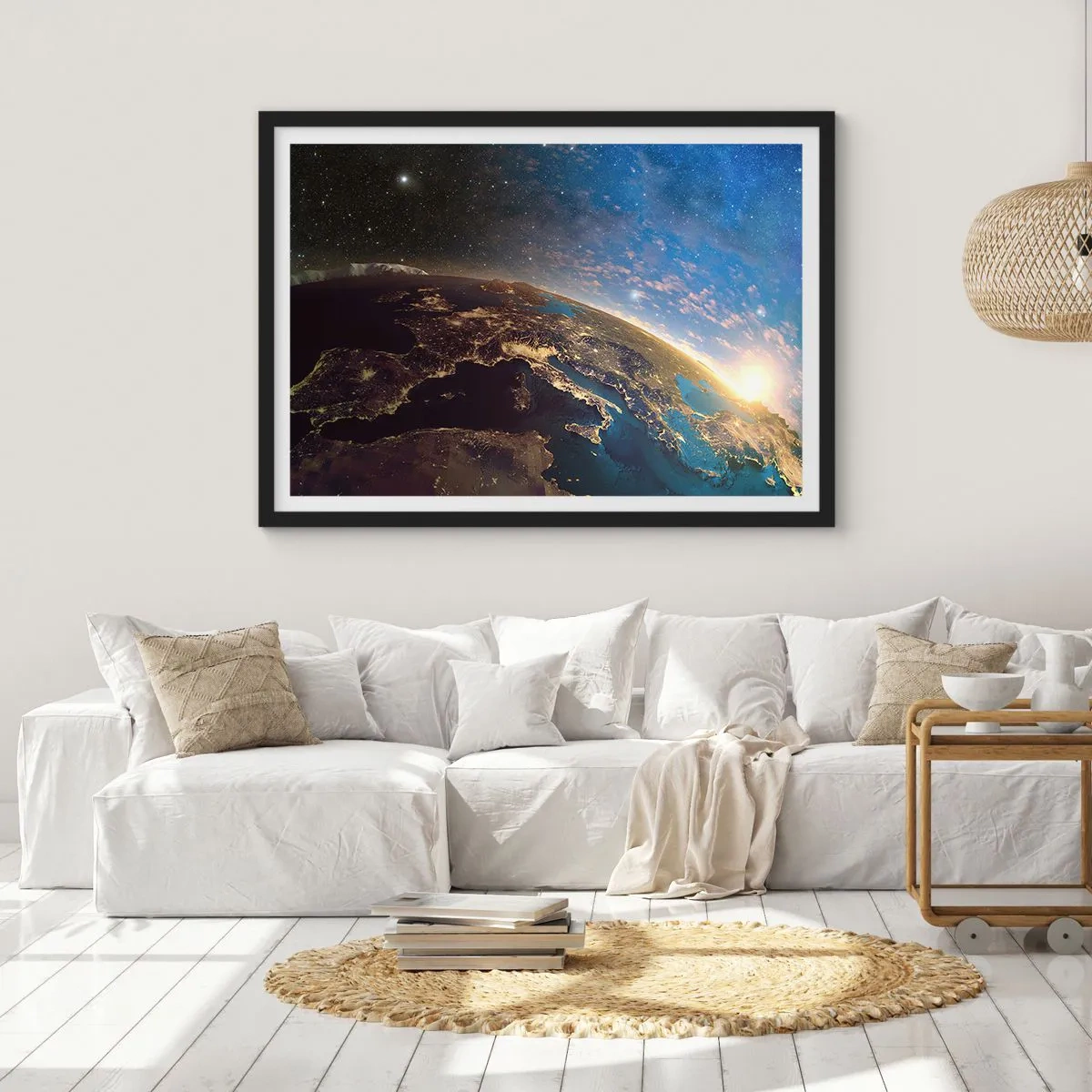 Póster en marco negro - Vista de la Tierra desde el espacio al amanecer - 70x50cm - Mirémonos a nosotros mismos desde la distancia - Decoración de pared moderna para salón y dormitorio ARTTOR