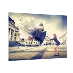 Cuadro sobre vidrio - Impresiones sobre Vidrio - Una mujer con un paraguas con el telón de fondo de una plaza de la ciudad en una composición artística. - 100x70cm - Hay un viento tan... - Decoración de pared moderna para salón y dormitorio ARTTOR