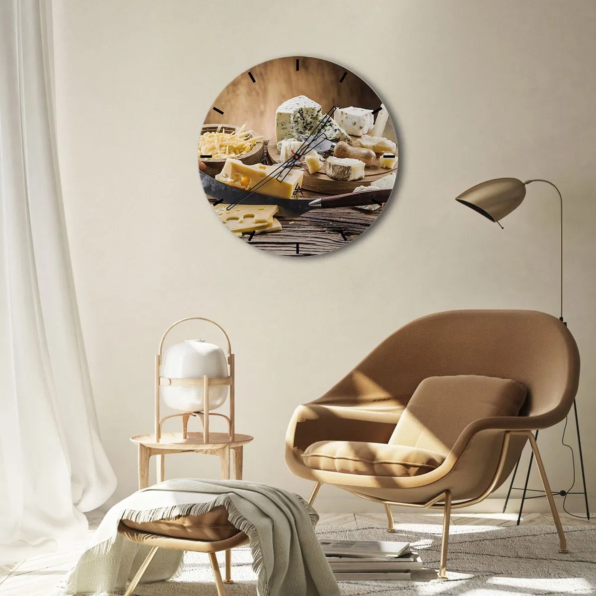 Reloj de pared - Reloj de vidrio - Una tabla de quesos con diversas variedades sobre un fondo de madera. - 30x30cm - Degustación de quesos - Decoración de pared moderna para salón, cocina y dormitorio ARTTOR