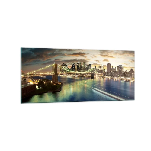 Cuadro sobre vidrio - Impresiones sobre Vidrio - Un puente iluminado con la ciudad al fondo, con luces reflejadas en el agua. - 120x50cm - Un atardecer iluminado sobre Manhattan - Decoración de pared moderna para salón y dormitorio ARTTOR