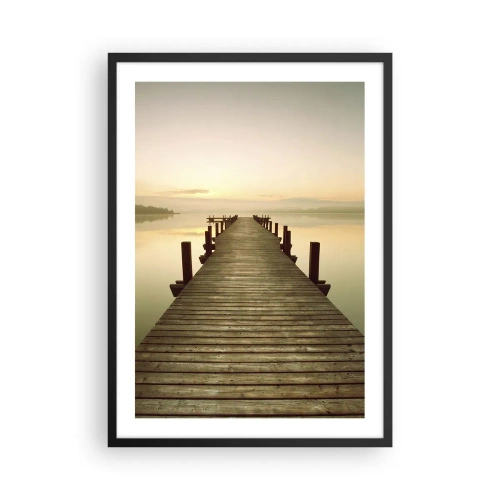 Póster en marco negro - Un muelle de madera en un lago tranquilo por la mañana. - 50x70cm - Antes del amanecer, al amanecer, la luz - Decoración de pared moderna para salón y dormitorio ARTTOR
