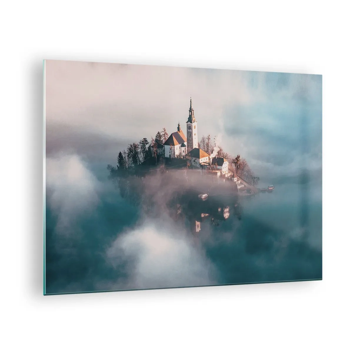 Cuadro sobre vidrio - Impresiones sobre Vidrio - Una isla con una iglesia rodeada de niebla en un lago tranquilo. - 70x50cm - Isla de los sueños - Decoración de pared moderna para salón y dormitorio ARTTOR