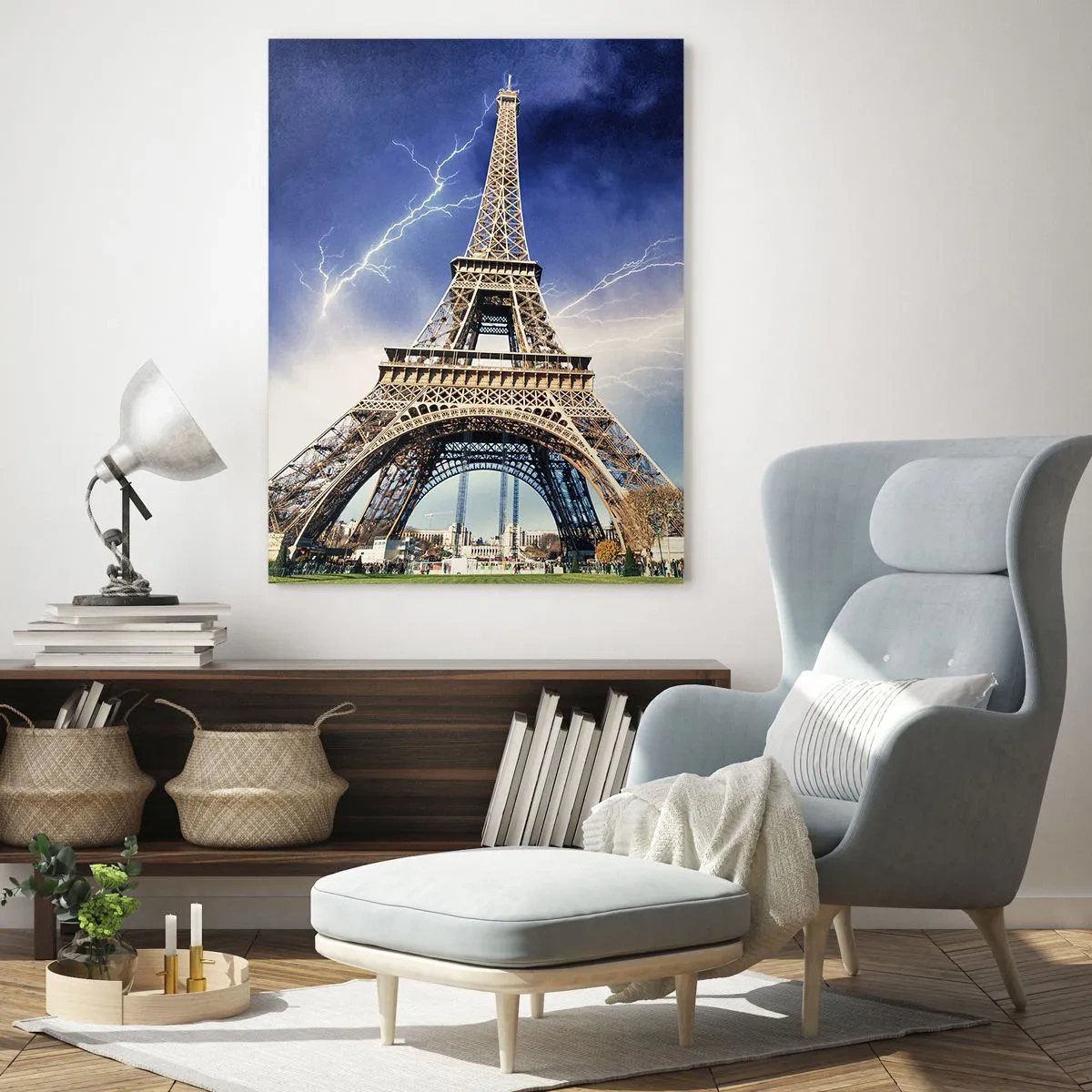 Cuadro sobre vidrio - Impresiones sobre Vidrio - La Torre Eiffel rodeada de rayos en un día nublado. - 50x70cm - Reina sobre las tormentas - Decoración de pared moderna para salón y dormitorio ARTTOR
