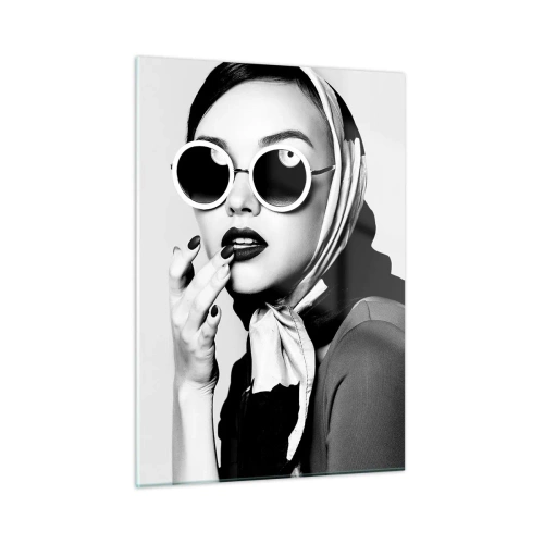 Cuadro sobre vidrio - Impresiones sobre Vidrio - Mujer elegante con gafas y una bufanda blanca y negra. - 50x70cm - Saludos desde los años 60 - Decoración de pared moderna para salón y dormitorio ARTTOR