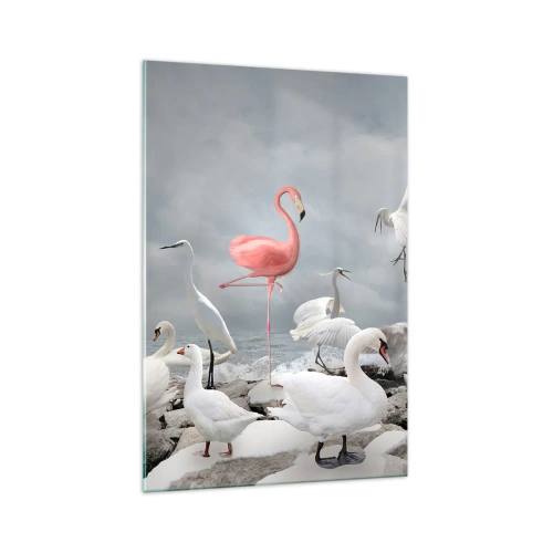 Cuadro sobre vidrio - Impresiones sobre Vidrio - Un flamenco rosado entre cisnes blancos con el fondo de un lago. - 70x100cm - ¿De dónde vengo? - Decoración de pared moderna para salón y dormitorio ARTTOR