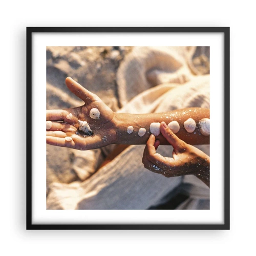 Póster en marco negro - La belleza al alcance de la mano - 50x50 cm