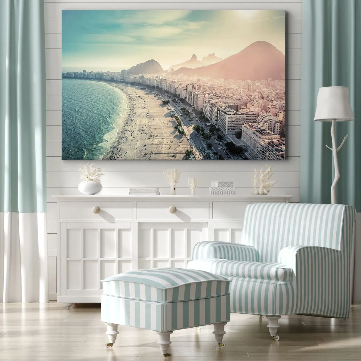 Cuadro sobre lienzo - Impresión de Imagen - Panorama de la playa de Copacabana con montañas al fondo en Río de Janeiro - 70x50cm - Vacaciones perpetuas en Río - Decoración de pared moderna para salón y dormitorio ARTTOR