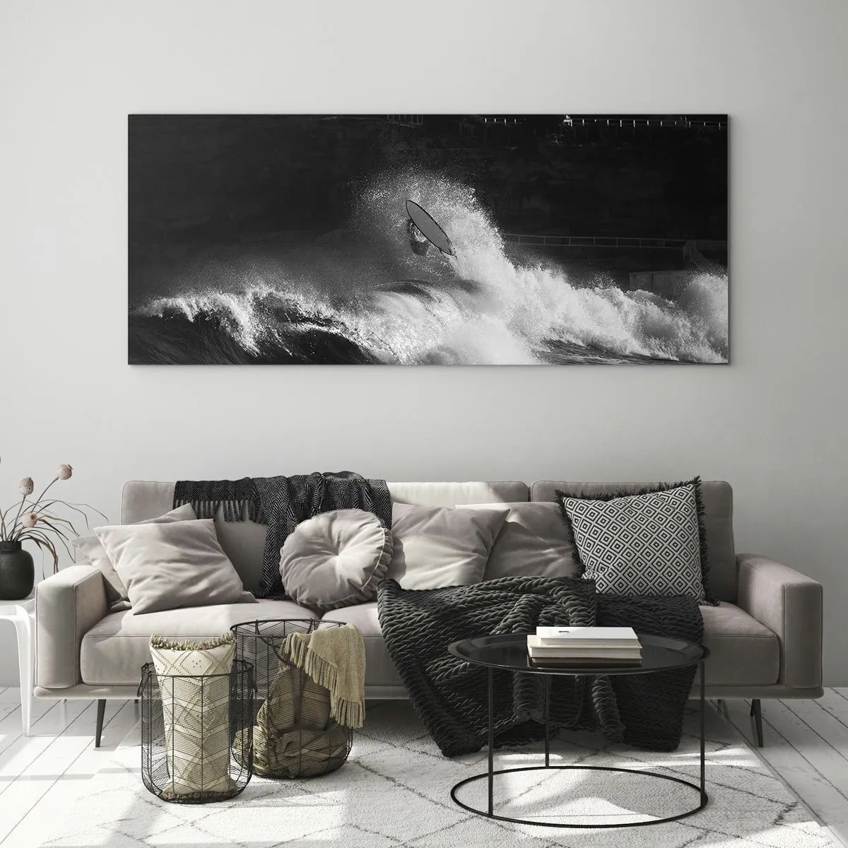 Cuadro sobre vidrio - Impresiones sobre Vidrio - Un surfista montando una ola en monocromo. - 160x50cm - Desafío aceptado - Decoración de pared moderna para salón y dormitorio ARTTOR