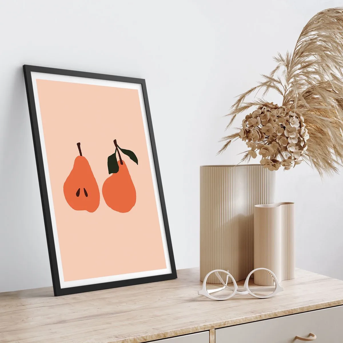 Póster en marco negro - Una ilustración minimalista de dos peras sobre un fondo beige. - 50x70cm - La dulzura misma - Decoración de pared moderna para salón y dormitorio ARTTOR