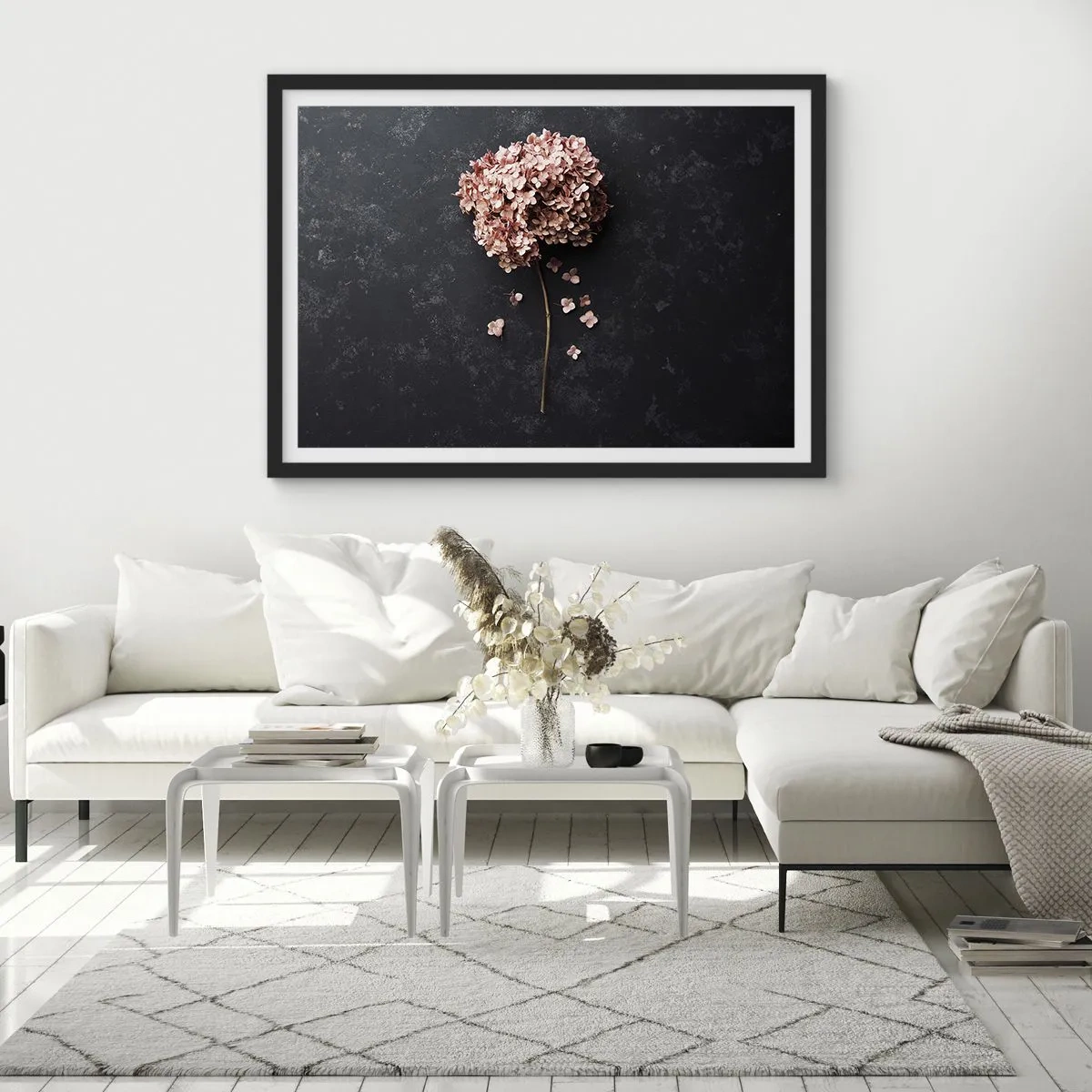 Póster en marco negro - Una delicada flor de hortensia sobre un fondo oscuro. - 70x50cm - Un signo verdaderamente romántico - Decoración de pared moderna para salón y dormitorio ARTTOR