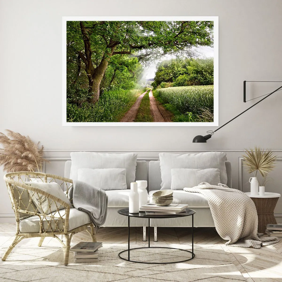 Póster - Un camino de tierra entre árboles verdes y luz solar. - 100x70cm - Ensueño - Decoración de pared moderna para salón y dormitorio ARTTOR
