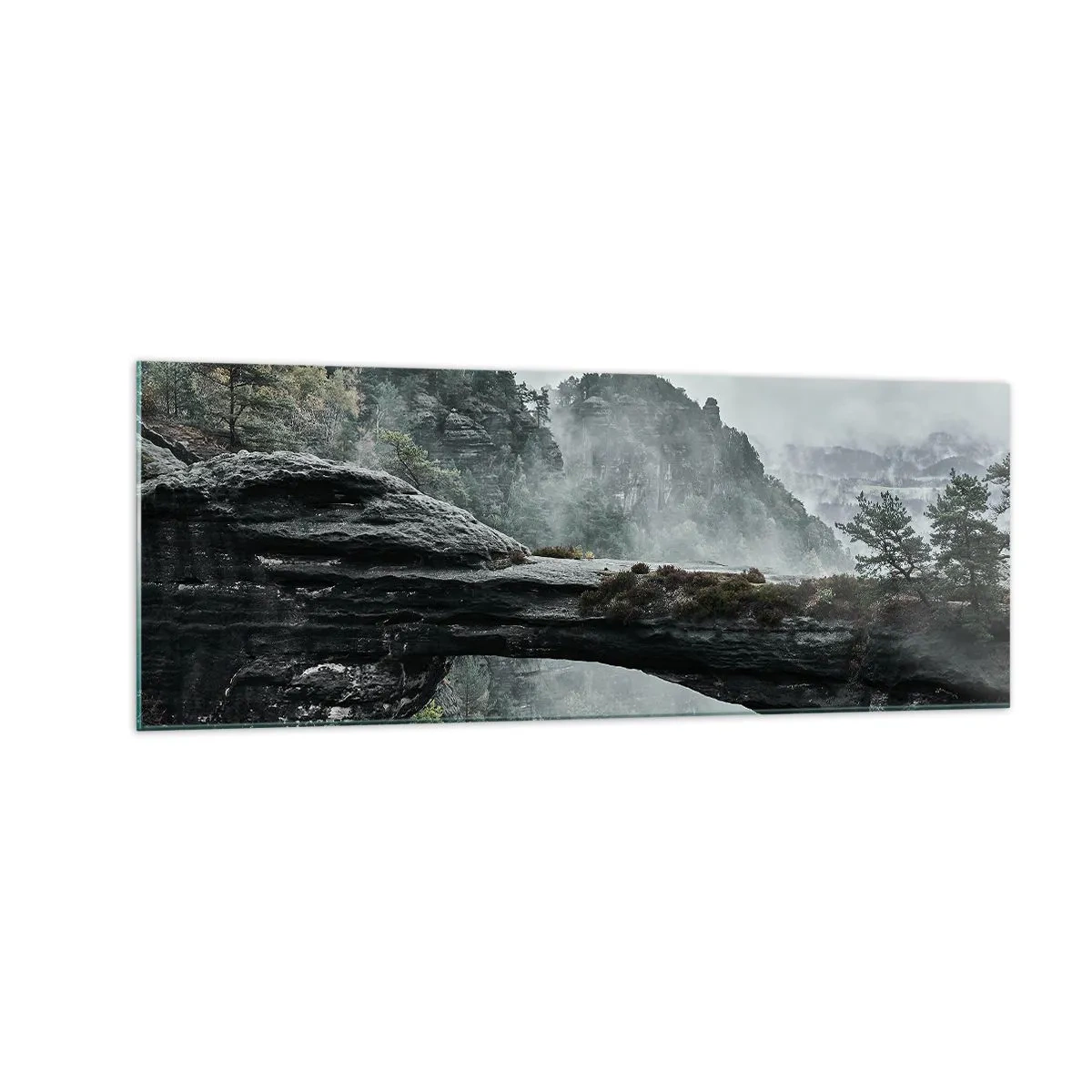 Cuadro sobre vidrio - Impresiones sobre Vidrio - Un arco de piedra rodeado de montañas brumosas y bosques. - 140x50cm - La aventura está a punto de comenzar - Decoración de pared moderna para salón y dormitorio ARTTOR