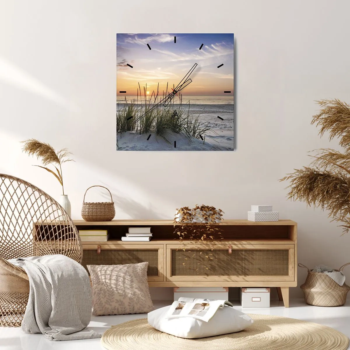 Reloj de pared - Reloj de vidrio - Una playa de arena al atardecer con césped al fondo. - 30x30cm - Mira, piensa, siente - Decoración de pared moderna para salón y dormitorio ARTTOR