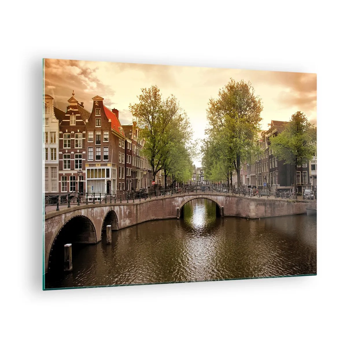 Cuadro sobre vidrio - Impresiones sobre Vidrio - Un canal y un puente rodeados de casas de vecindad en Ámsterdam - 70x50cm - ¿En barco o en bicicleta? - Decoración de pared moderna para salón y dormitorio ARTTOR