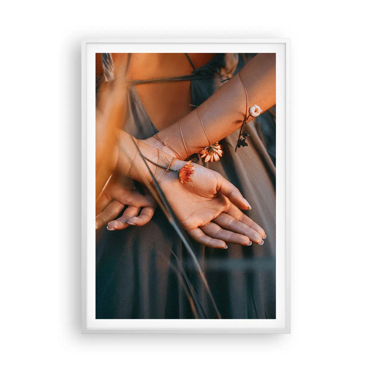 Póster en marco blanco - Conectada con la naturaleza - 70x100 cm