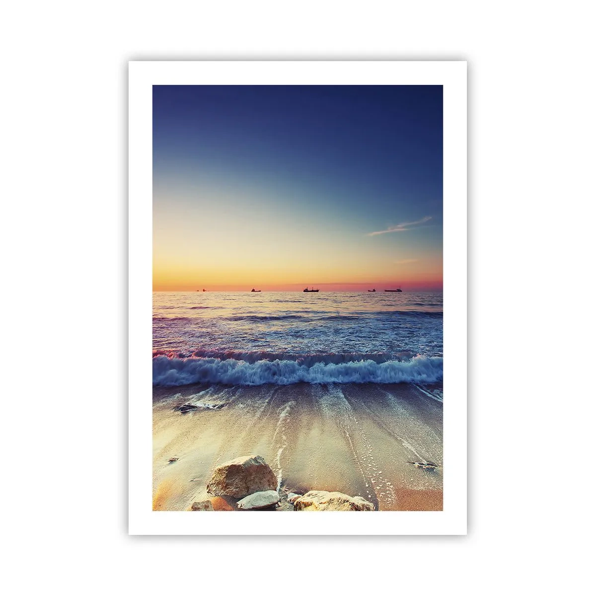 Póster - Puesta de sol sobre el mar con suaves olas en la playa. - 50x70cm - ¿Y qué hay tras el horizonte? - Decoración de pared moderna para salón y dormitorio ARTTOR