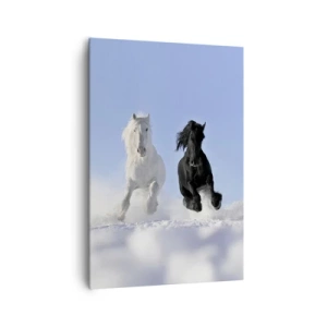 Cuadro sobre lienzo - Impresión de Imagen - Un caballo blanco y uno negro galopando por la nieve. - 70x100cm - Galope blanco y negro - Decoración de pared moderna para salón y dormitorio ARTTOR