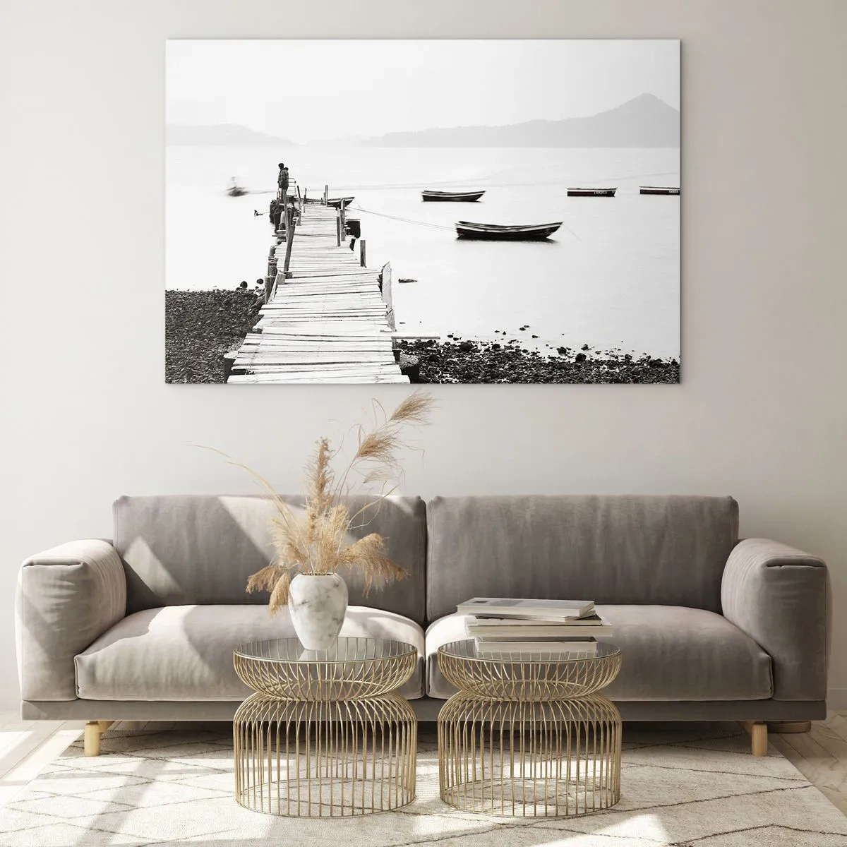 Cuadro sobre vidrio - Impresiones sobre Vidrio - Vista en blanco y negro de un muelle de madera sobre un lago. - 70x50cm - Junto al agua tranquila y clara - Decoración de pared moderna para salón y dormitorio ARTTOR