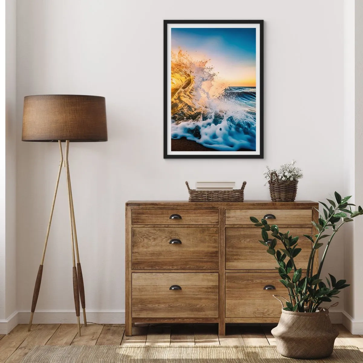 Póster en marco negro - Una ola de mar dinámica rompiendo en la orilla al atardecer. - 50x70cm - Jugando en la arena - Decoración de pared moderna para salón y dormitorio ARTTOR