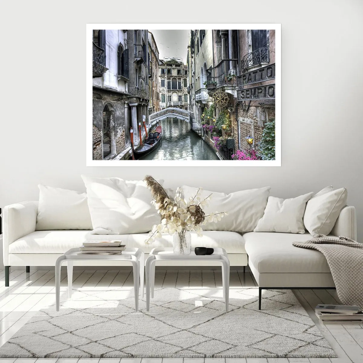 Póster - Canal veneciano con góndola y puente de piedra - 100x70cm - Durante siglos, un sueño - Decoración de pared moderna para salón y dormitorio ARTTOR