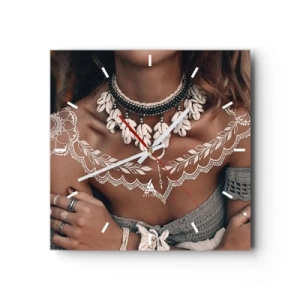 Reloj de pared - Reloj de vidrio - Estilo boho con joyas de conchas y patrón de encaje. - 30x30cm - Talismanes, rituales de feminidad - Decoración de pared moderna para salón y dormitorio ARTTOR