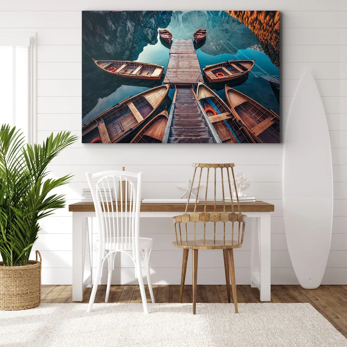 Cuadro sobre lienzo - Impresión de Imagen - Barcos de madera en un muelle en un lago de montaña - 100x70cm - Esperando en el muelle - Decoración de pared moderna para salón y dormitorio ARTTOR