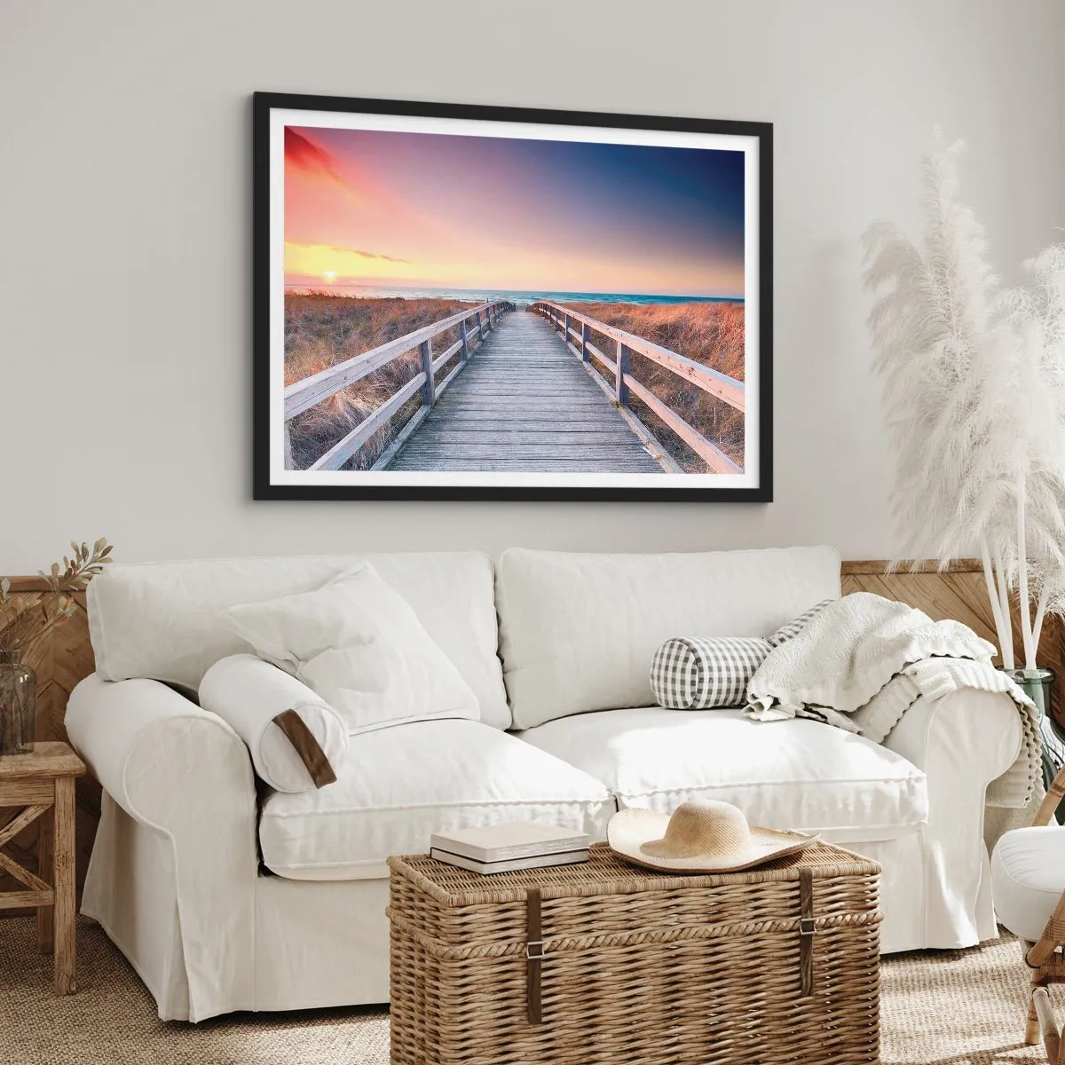 Póster en marco negro - Un embarcadero de madera que conduce a la playa al atardecer con el cielo pintado en colores pastel. - 70x50cm - Aurora vespertina del Báltico - Decoración de pared moderna para salón y dormitorio ARTTOR