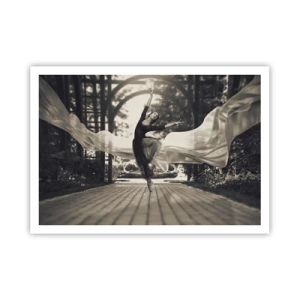 Póster - Una bailarina con un vestido fluido realiza un salto frente a un jardín en blanco y negro como telón de fondo. - 100x70cm - Danza del espíritu del jardín - Decoración de pared moderna para salón y dormitorio ARTTOR