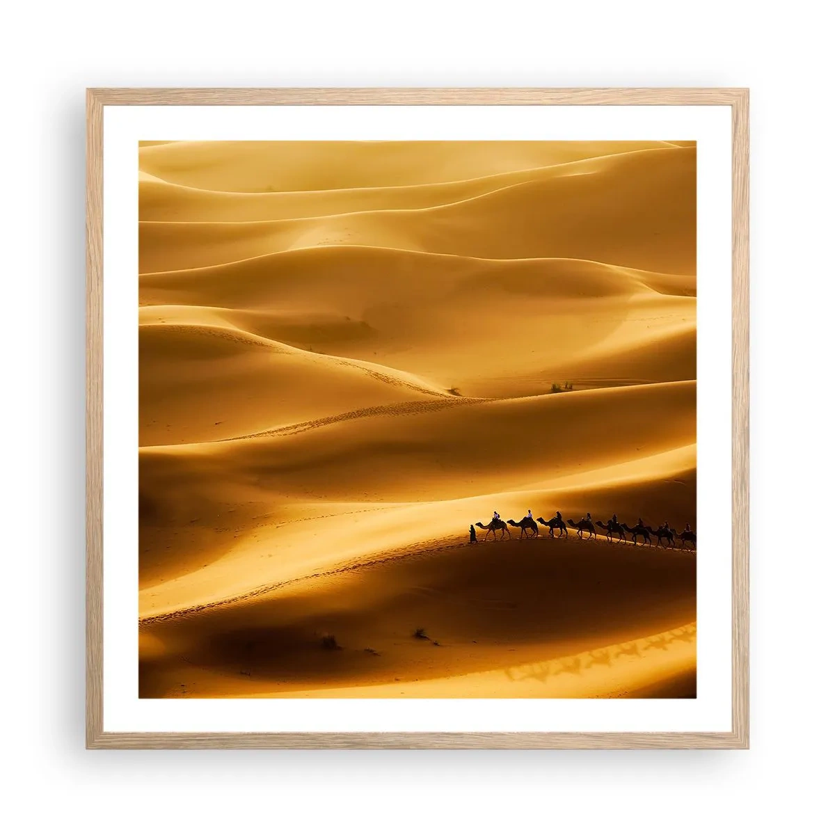Póster en marco roble claro - Caravana sobre las olas del desierto - 60x60 cm