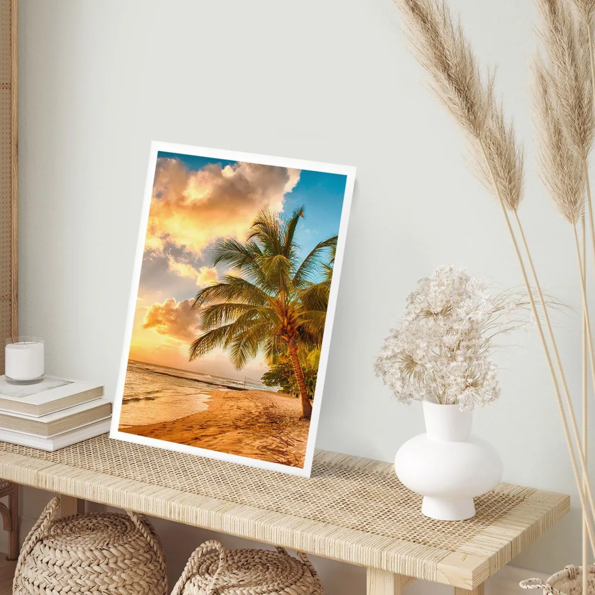 Póster - Playa con palmeras y un atardecer dorado - 50x70cm - El eterno verano, siempre de vacaciones - Decoración de pared moderna para salón y dormitorio ARTTOR