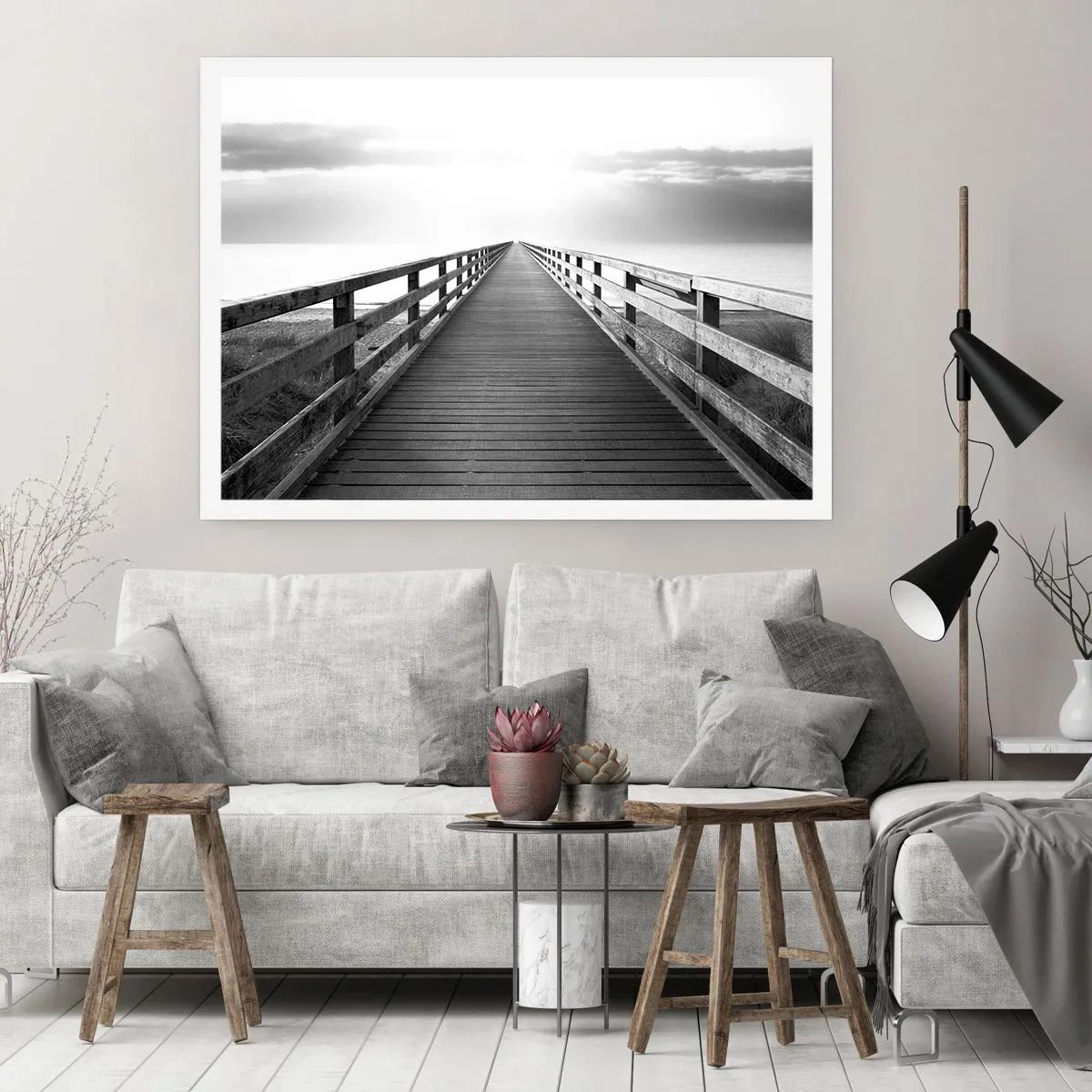 Póster - Una imagen en blanco y negro de un embarcadero de madera que conduce hacia el horizonte. - 100x70cm - En la distancia... - Decoración de pared moderna para salón y dormitorio ARTTOR