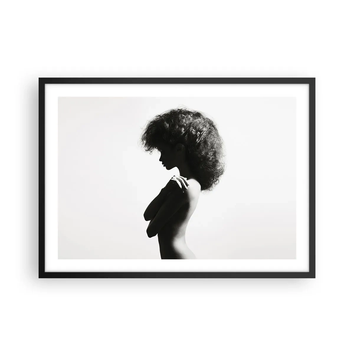 Póster en marco negro - Una silueta sutil de una mujer en tonos blanco y negro sobre un fondo claro. - 70x50cm - Como una flor en un tallo delgado - Decoración de pared moderna para salón y dormitorio ARTTOR