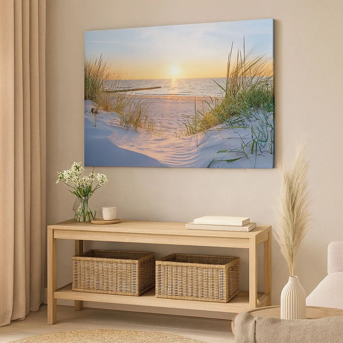 Cuadro sobre lienzo - Impresión de Imagen - Una playa de arena con vistas a la puesta de sol sobre el mar. - 70x50cm - El sonido del mar, el canto de los pájaros, una playa virgen entre las dunas…