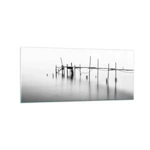 Cuadro sobre vidrio - Impresiones sobre Vidrio - Un embarcadero en blanco y negro inmerso en un paisaje brumoso. - 120x50cm - ¿Y si no hay mundo? - Decoración de pared moderna para salón y dormitorio ARTTOR