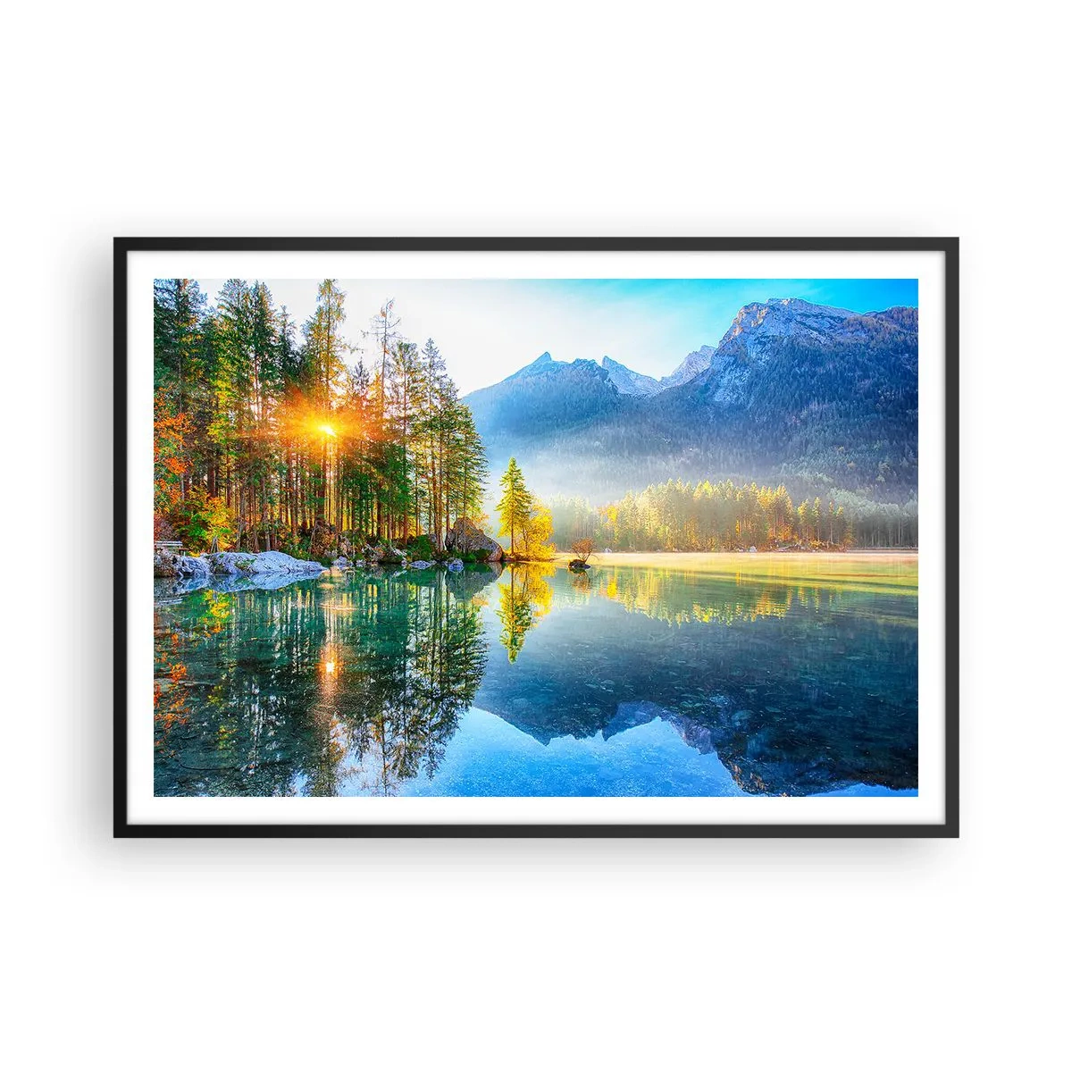 Póster en marco negro - Un lago rodeado de montañas y bosques bajo los rayos del sol. - 100x70cm - Majestuosidad y dulzura - Decoración de pared moderna para salón y dormitorio ARTTOR