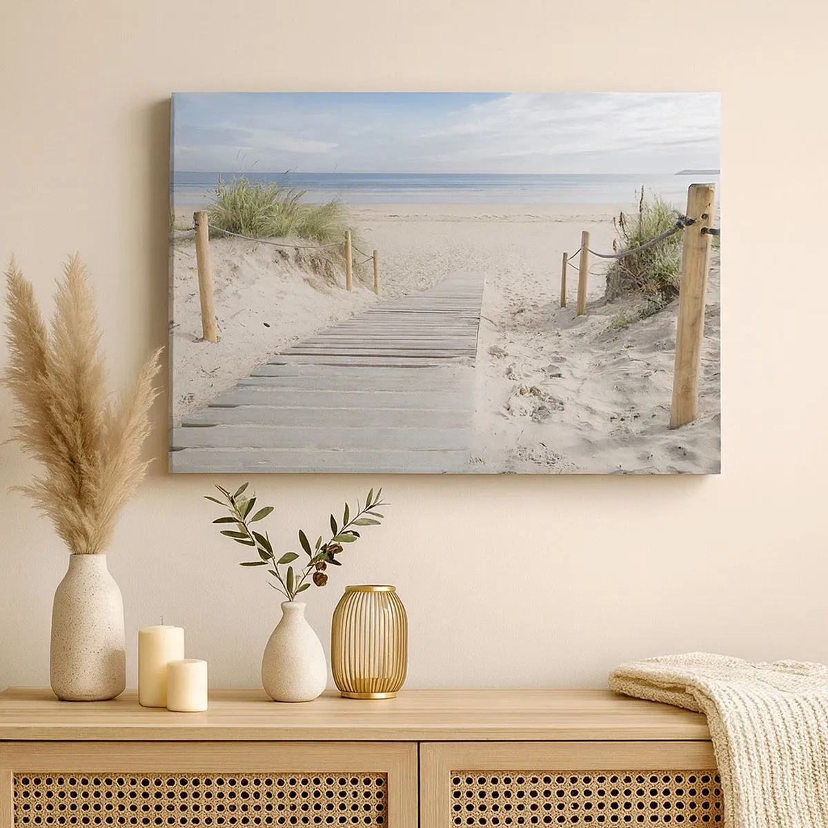 Cuadro sobre lienzo - Impresión de Imagen - Un camino de tablones que conduce a una playa de arena. - 70x50cm - Hasta el horizonte - Decoración de pared moderna para salón y dormitorio ARTTOR