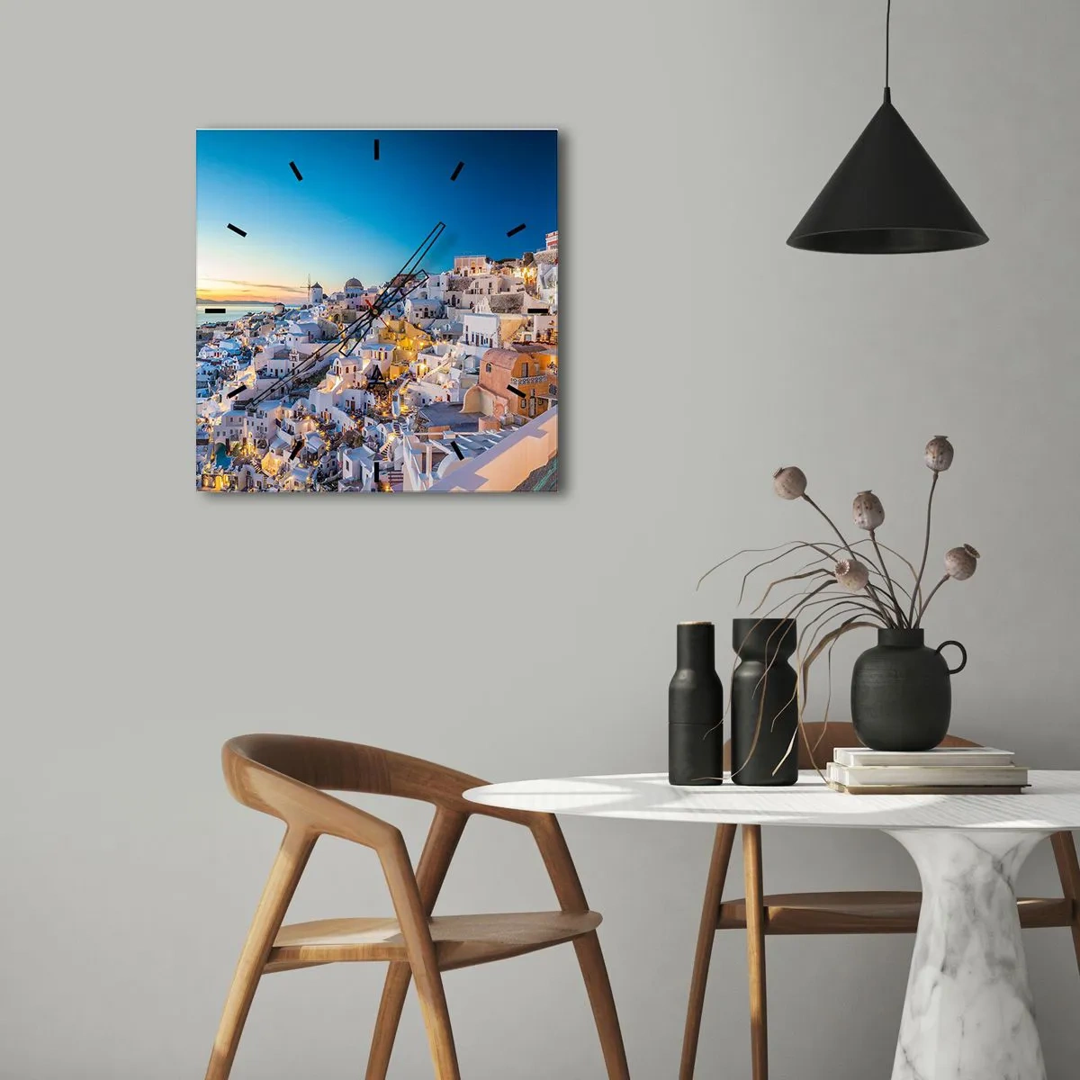 Reloj de pared - Reloj de vidrio - Vista de una ciudad griega al atardecer - 30x30cm - La esencia de lo griego - Decoración de pared moderna para salón y dormitorio ARTTOR