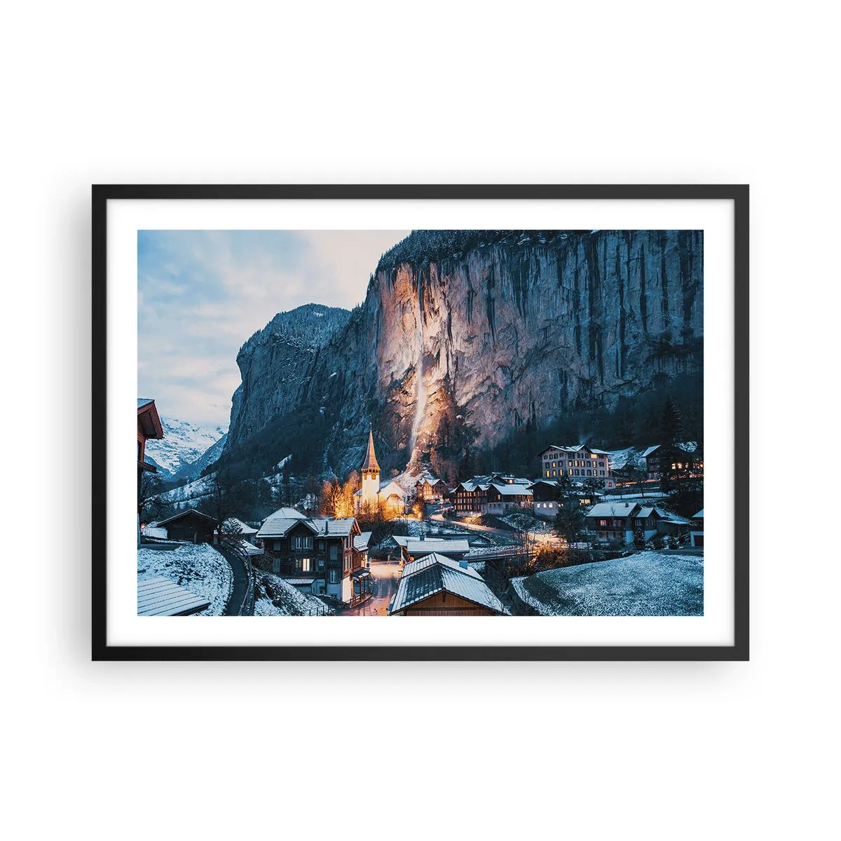 Póster en marco negro - Un pintoresco pueblo invernal rodeado de montañas. - 70x50cm - El espíritu luminoso del invierno - Decoración de pared moderna para salón y dormitorio ARTTOR
