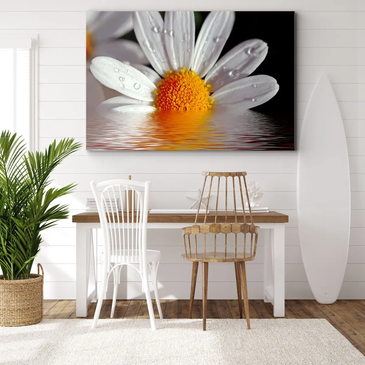 Cuadro sobre lienzo - Impresión de Imagen - Una margarita blanca con gotas de agua inmersas en un reflejo de agua. - 70x50cm - El sol naciente de una margarita - Decoración de pared moderna para salón y dormitorio ARTTOR