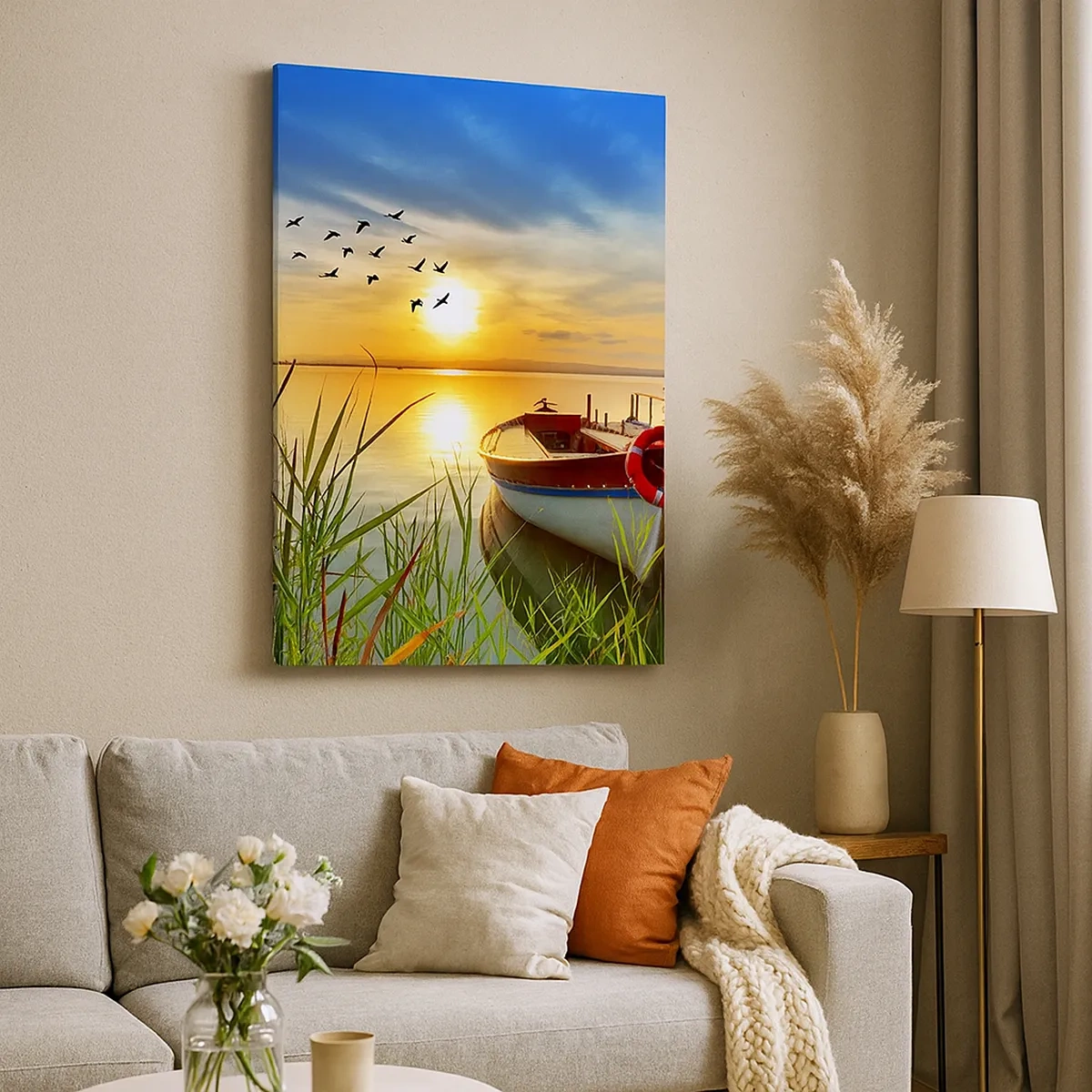 Cuadro sobre lienzo - Impresión de Imagen - Un barco en la orilla de un lago al atardecer. - 50x70cm - Los cormoranes están volando - Decoración de pared moderna para salón y dormitorio ARTTOR