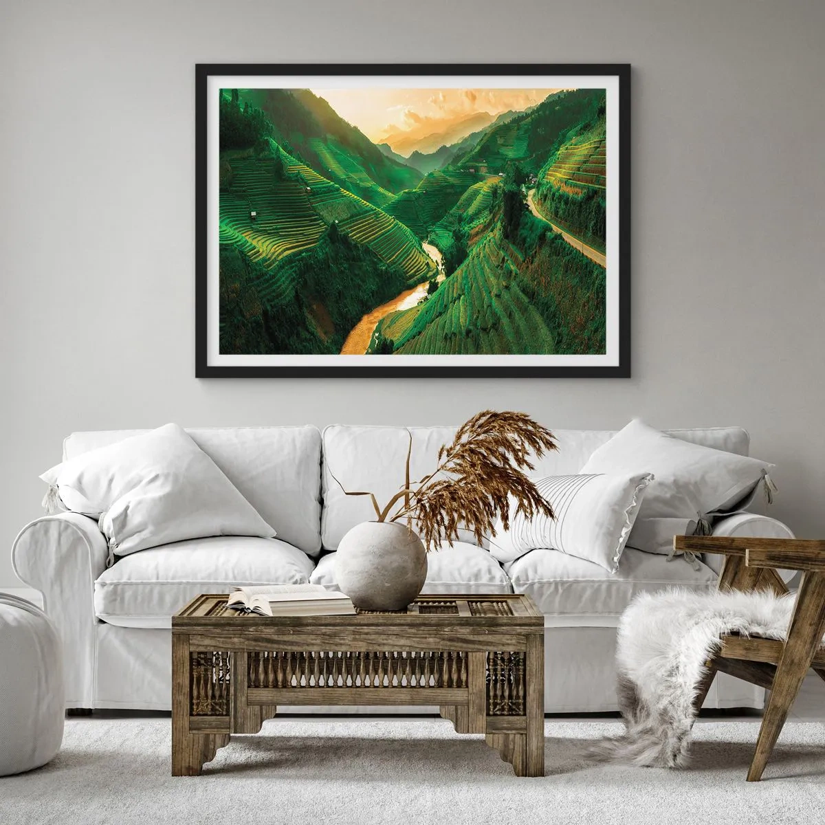 Póster en marco negro - Pintorescas terrazas de arroz en un valle verde iluminado por el sol poniente - 100x70cm - Valle vietnamita - Decoración de pared moderna para salón y dormitorio ARTTOR