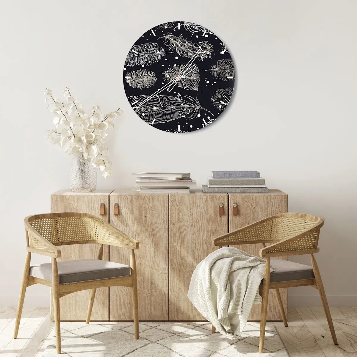 Reloj de pared - Reloj de vidrio - Plumas blancas sobre fondo negro con delicados detalles. - 30x30cm - Encaje de plumas - Decoración de pared moderna para salón, cocina y dormitorio ARTTOR