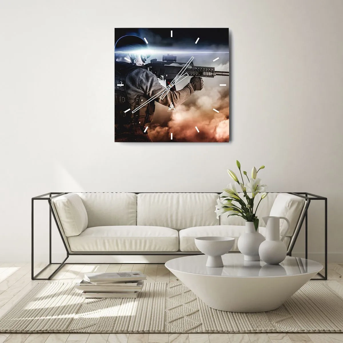 Reloj de pared - Reloj de vidrio - Un soldado en acción con un rifle contra un fondo de nubes y luz. - 30x30cm - Luchador - Decoración de pared moderna para salón y dormitorio ARTTOR